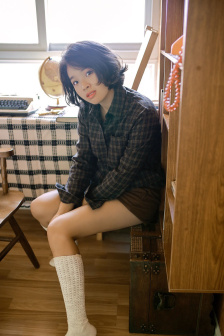 女生下巴翘图片